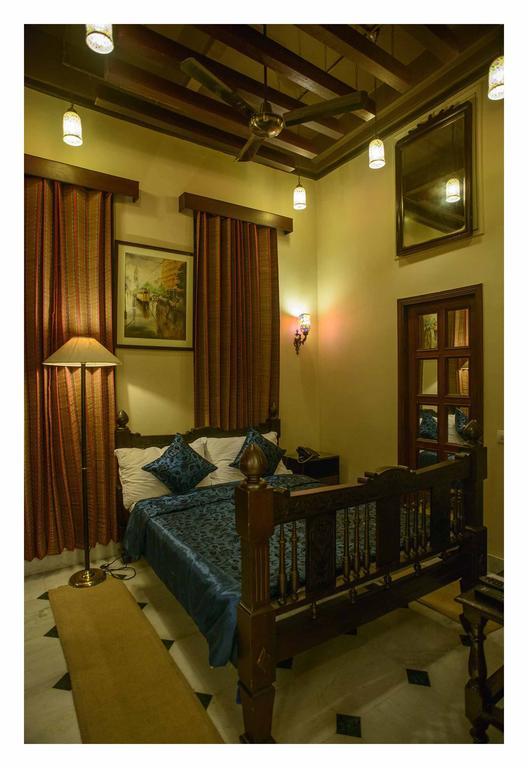 Hotel 233 Park Street Колката Номер фото